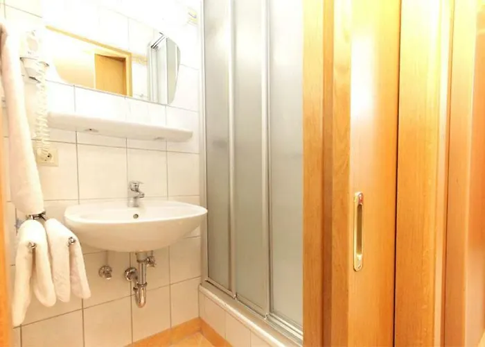 米特勒酒店 酒店 萨尔巴赫